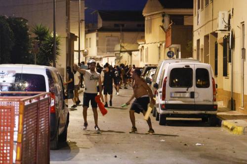 Ronde e caccia allo straniero: è caos in Spagna