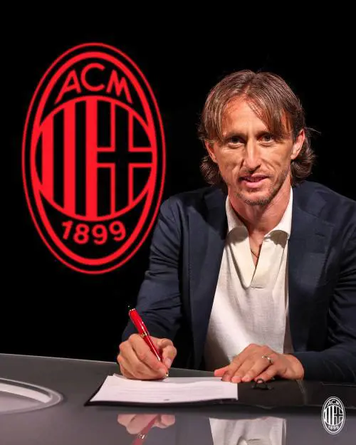 Il Milan annuncia Modric. Il croato: "Sono felice"