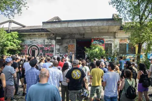 Leoncavallo, Avs organizza la sua festa nel centro sociale occupato: "Schiaffo alla legalità"