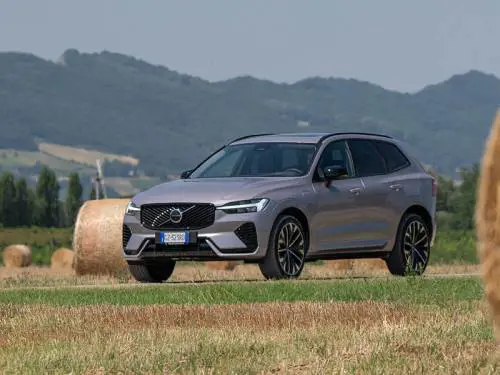 Volvo XC60 Plug-in MY2026: lusso, funzionalità e tecnologia