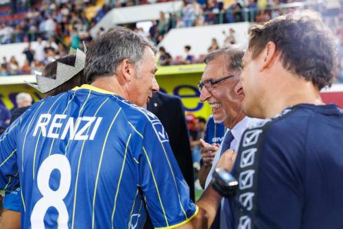Partita del cuore, politici e cantanti in campo per solidarietà. La Russa allenatore