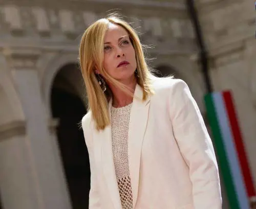 Meloni è pronta al sorpasso su Renzi: è il quarto governo più longevo e stabile. Il nodo decreti con il Quirinale