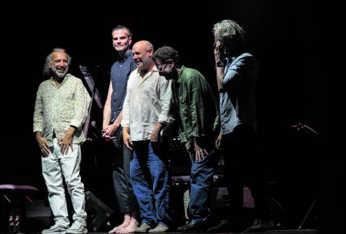 Il ritorno del pianista Bollani. Ora il suo jazz si fa in cinque