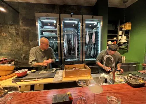 Azabu 10, Andrea e Steven a lavoro