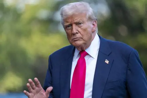 "Può consumare la sua presidenza". Perché Trump rischia sul caso Epstein