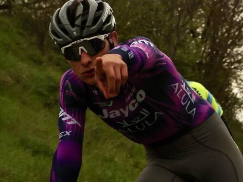 Ancora un dramma nel ciclismo: cade 19enne italiano. È grave