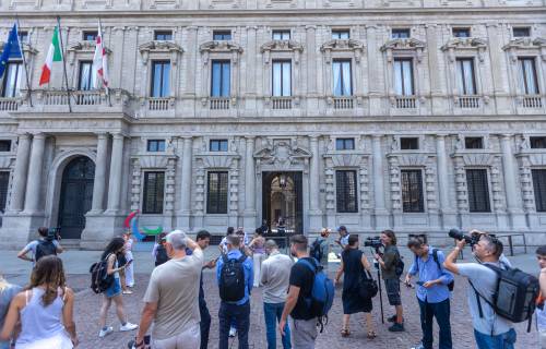 Il Pd al governo: "Ci lasci alzare l'addizionale Irpef"