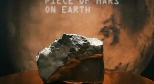 Il meteorite messo all'asta (foto Sotheby’s)