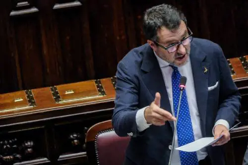 "No Salvini Day", la minaccia dei collettivi: "O si annulla l'evento col ministro o blocchiamo tutto"