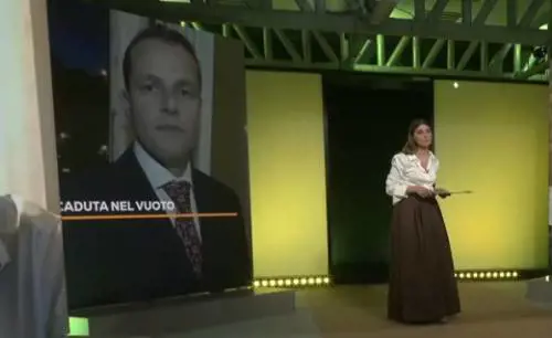 Dall’orologio scomparso alla finestra maledetta: tutte le ombre sul caso David Rossi