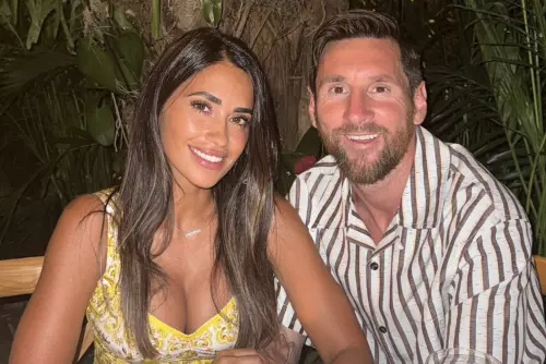 Antonella Roccuzzo e Leo Messi (Foto Instagram)
