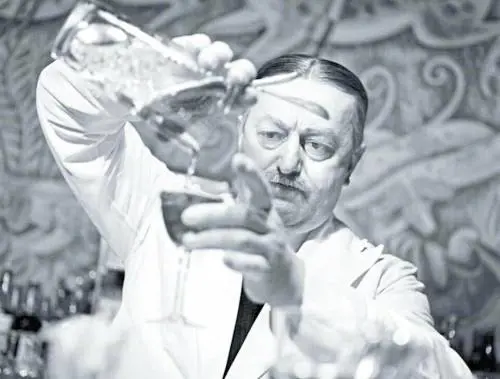 Cocktail, segreti e Gestapo. Benvenuti all'hotel Ritz