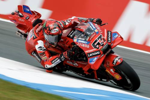 MotoGP, a Brno prima pole per Bagnaia, la sprint va a Marquez col brivido