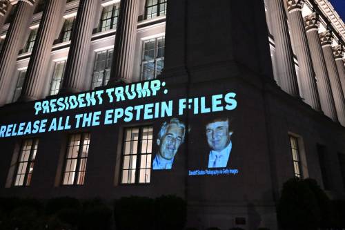 Lettera a Epstein, Trump chiede 10 miliardi di danni al Wsj. La replica: "Lavoro accurato"