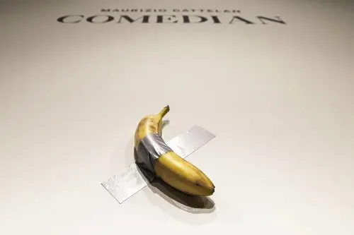 "È successo di nuovo". Ecco che fine ha fatto un'altra banana di Cattelan