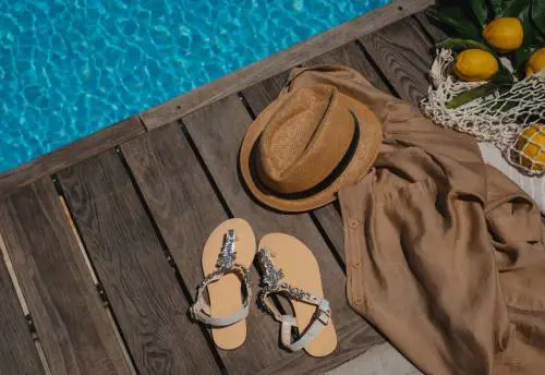 Look estivo con infradito: ecco come abbinarle in base a cosa scegli di indossare