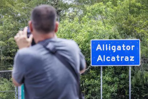 Due italiani ad Alligator Alcatraz. "È un campo di concentramento"