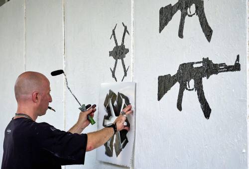Maxi attacco da 2mila droni, il piano per avere il Donbass. La mattanza estiva dello Zar