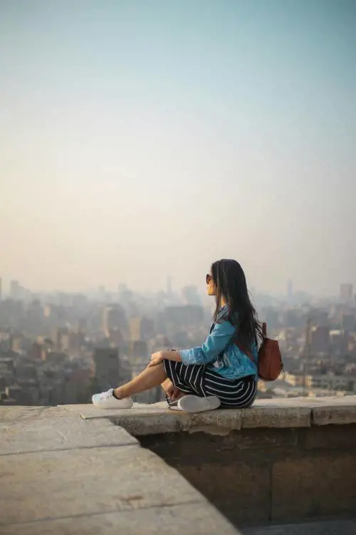 Look estivo da città: 5 capi comodi che non devono mancare al rientro nella city