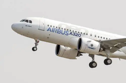 Airbus ferma 6000 aerei A320. "Un'intensa radiazione solare può impattare sui comandi"