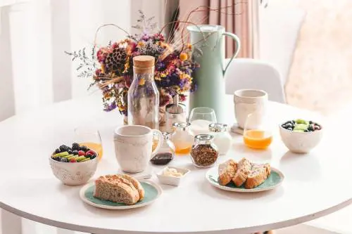 Qual è l'orario giusto per fare colazione in estate secondo la scienza