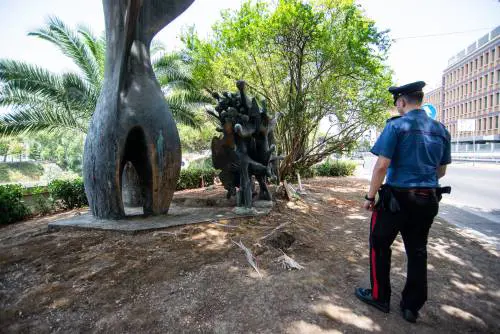 Oltraggio a Matteotti. E la sinistra incolpa la premier