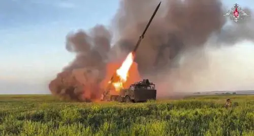 Guerra in Ucraina, Mattarella: “Serve Nato più forte”. Berlino promette due sistemi Patriot