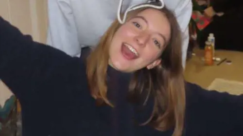 La pistola, i bagagli pronti e la vacanza con gli amici: giallo sulla morte di Rosie Roche