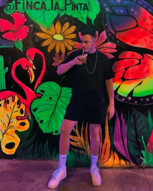 "Ha rovinato il castrismo". Chi è Sandro Castro, il nipote influencer di Fidel tra birra e balletti