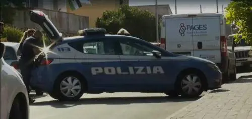 Omicidio-suicidio a Pisa, guardia giurata uccide la compagna, chiama i carabinieri, poi si toglie la vita