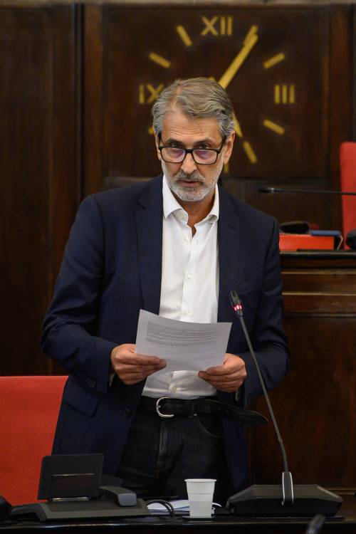 Le dimissioni per evitare le manette
