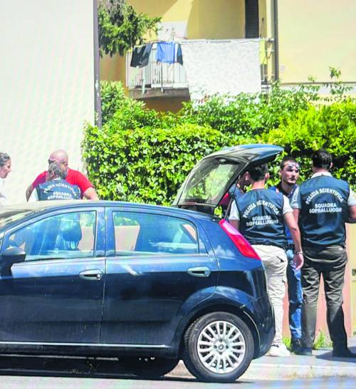 Guardia giurata spara alla compagna, chiama il 112 e si uccide