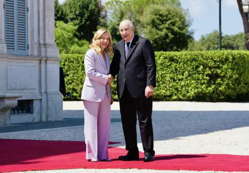 Meloni rilancia il rapporto con l'Algeria. "Così l'Italia sarà hub energetico dell'Ue"