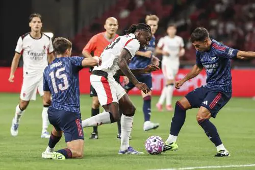 Il Milan non va ancora al Max e l’Arsenal dei Paperoni gliele suona