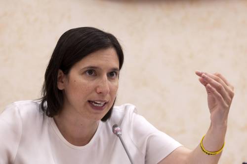 Migranti, l’Italia fa da traino nella Ue ma la Schlein non se ne accorge