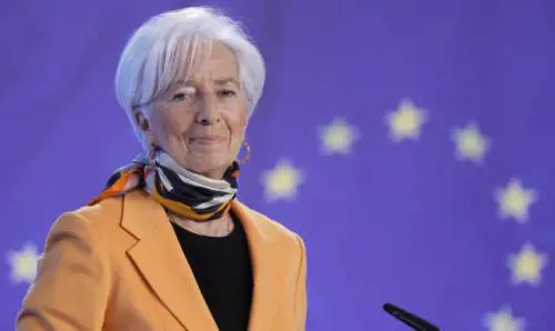 Lagarde: "Alla Francia non serve l'Fmi. Ma occhio ai conti pubblici"