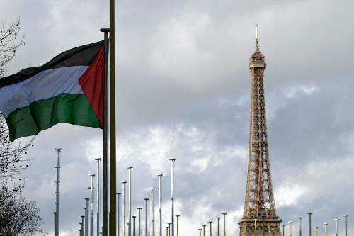 Gaza, stop ai negoziati. Macron: "Riconosceremo lo Stato palestinese", Netanhyau: "Premia terrorismo"