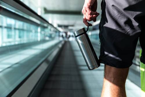 Liquidi in aereo, l'Ue toglierà i limiti