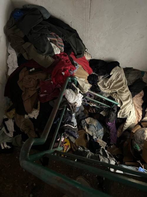 "Ratti e sporcizia". Le foto-choc dell'ex-centro migranti di don Biancalani