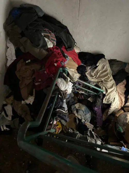 "Ratti e sporcizia". Le foto-choc dell'ex-centro migranti di don Biancalani