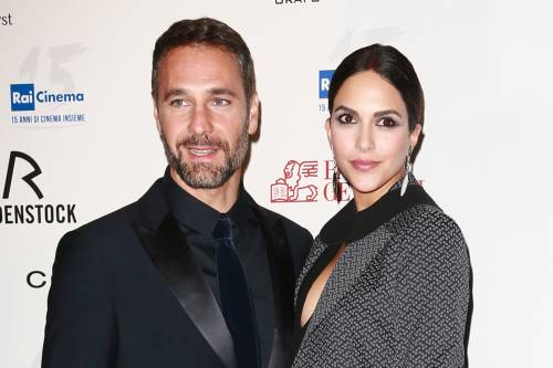 La scintilla sul set, i paparazzi, le due figlie, il tradimento: è finita la storia d'amore tra Raoul Bova e Rocio Munoz Morales