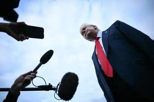 Dazi, immigrazione e pale eoliche: show di Trump in Scozia