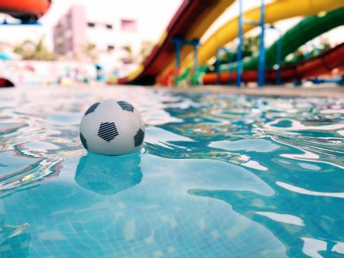 Nuova tragedia in piscina: dopo due giorni di agonia muore un bimbo di 7 anni
