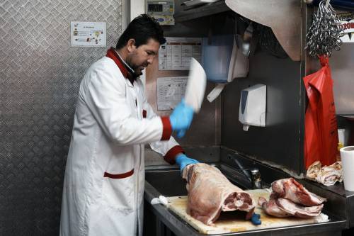 A Bologna il Comune introduce la dieta halal nelle scuole e scoppia la polemica