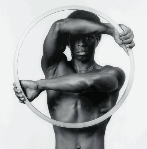 Perverso e angelico. Vita complicata di Mapplethorpe, fotografo "scultore"