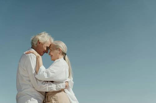 10 canzoni anni ’60 da ballare per una serata romantica di coppia