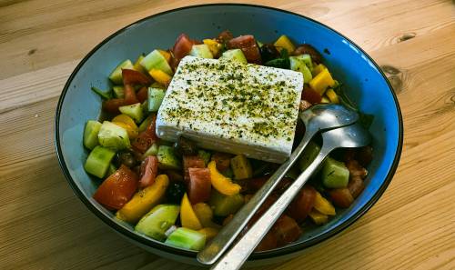 5 benefici della feta: perché consumare questo formaggio in estate