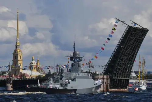 “Motivi di sicurezza”. Mosca cancella la parata navale di San Pietroburgo