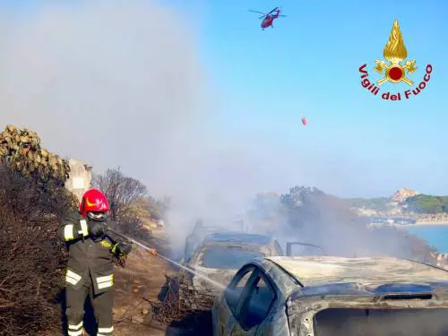 L'incendio scoppiato a Punta Molentis (Fonte Vigili del Fuoco)