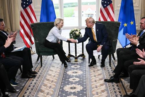 Dazi, c’è l’accordo tra Usa e Ue: tariffe al 15%. Trump: "Porterà unità"